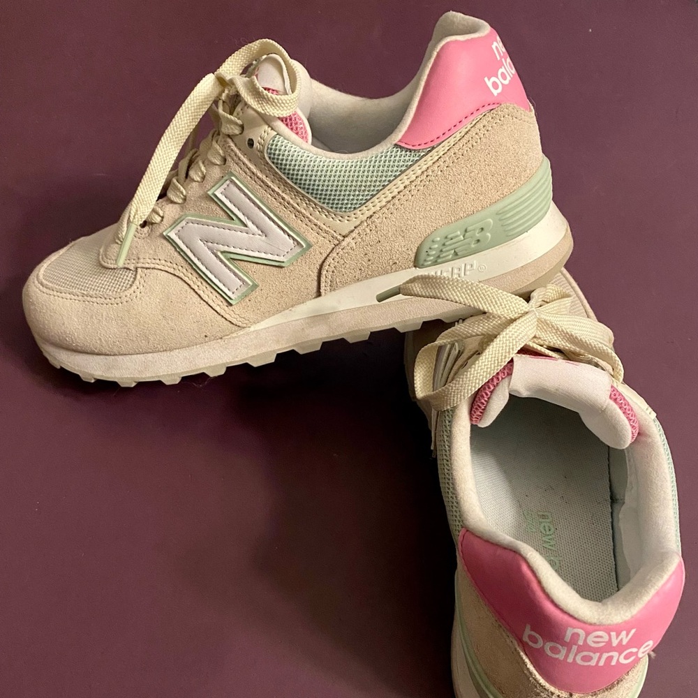 New Balance Size 8.5 Women’s 574 Sneaker